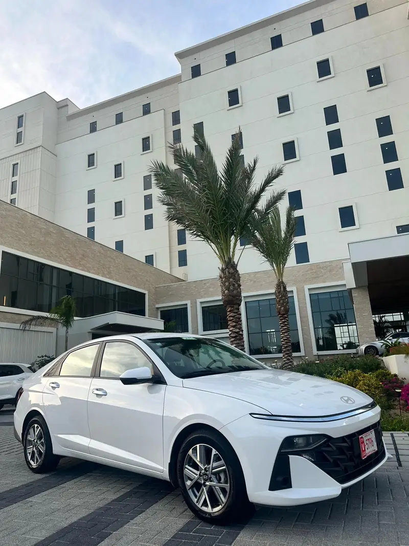A white TRAC Hyundai sedan outside a hotel in Aruba