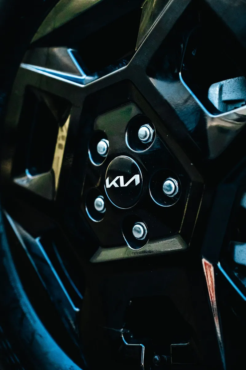 A Kia Carnival wheel